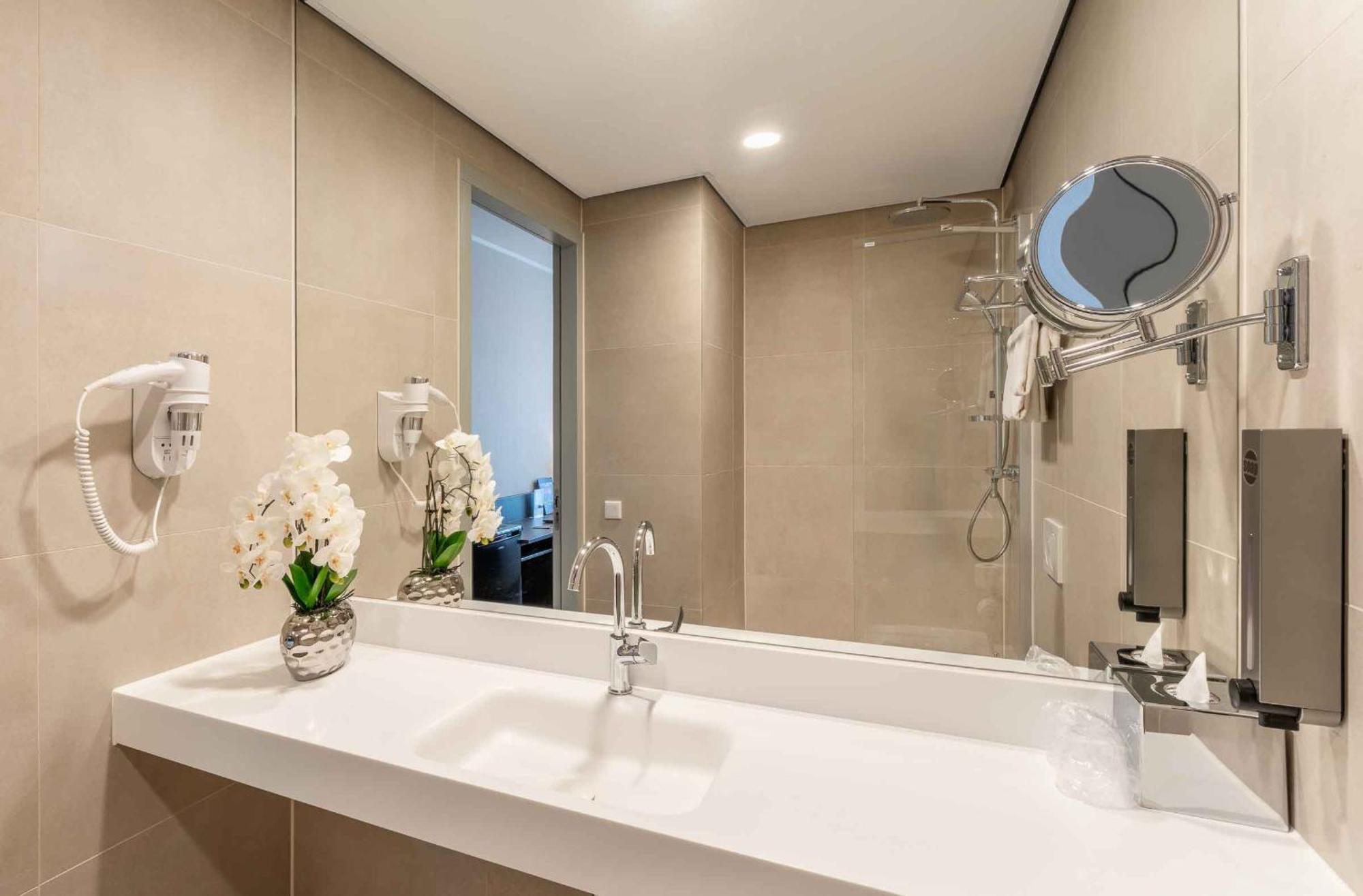 Plaza Premium Den Haag City Center Room photo